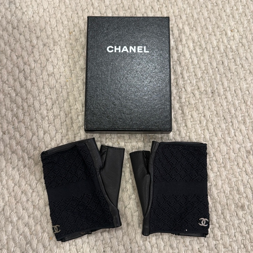 Chanel Fingerless Leather and Lace Gloves Size 7.5